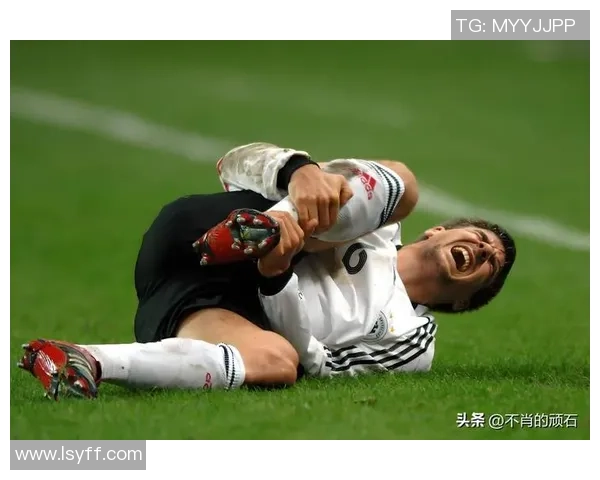 足坛因崴脚遭遇伤病困扰的知名球星及其复出故事解析