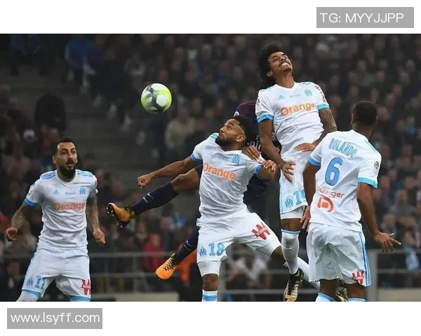 足球男神魅力无限帅气逼人展现绿茵场上的激情与荣耀